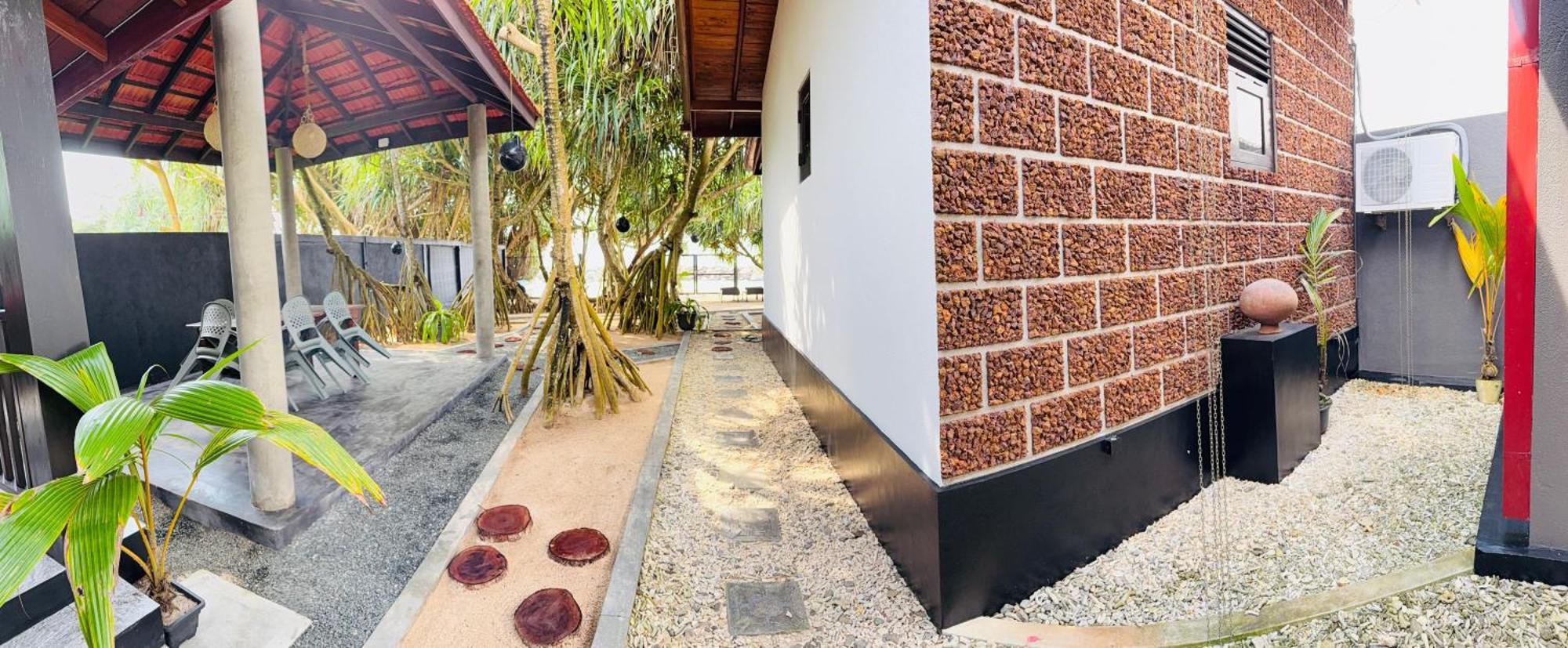 Sea Shell Villa Hikkaduwa 2 Separate Cabanas Ocean Front Villa Exterior foto
