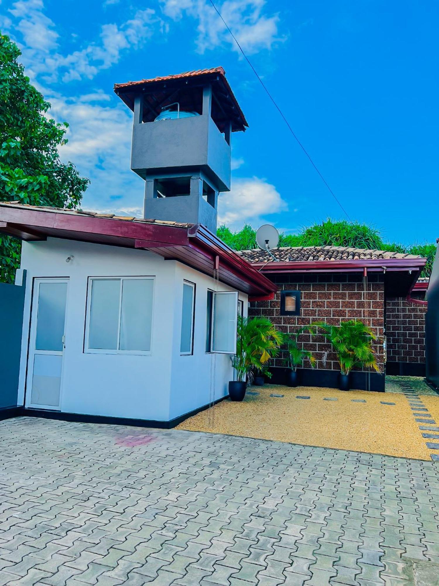 Sea Shell Villa Hikkaduwa 2 Separate Cabanas Ocean Front Villa Exterior foto